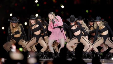 Мадона е дълбоко "засегната" от критиките за новата ѝ визия, връща старите си черти