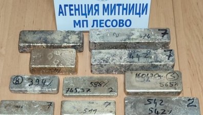 Хванаха мъж със залепено за тялото злато за над 1,3 млн. лв. (+ВИДЕО)