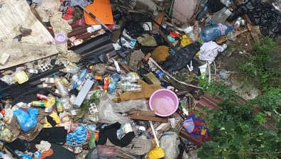 От центъра на София: Сметище, счупени пейки, изкоренени цветя...