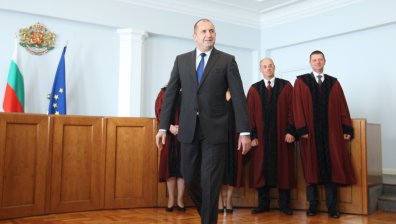 КС съобщи кога ще разгледа оставката на Радев, няма писмени мотиви в искането