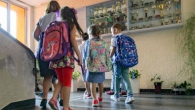 Ново затваряне? МОН поръчва 24 500 таблета за следващата учебна година