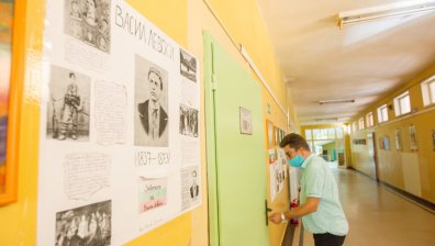 Учениците в София остават на е-обучение заради високия брой заразени