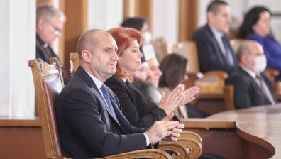 Радев скара депутатите - трябва ли президентът да подлежи на разследване за корупция