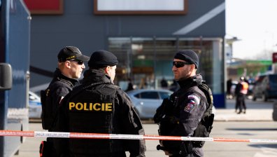 Тийнейджър уби две жени в магазин в Чехия