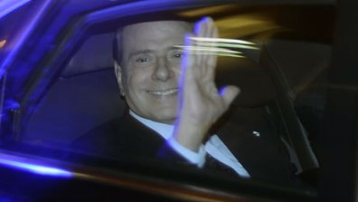 Берлускони си отиде с викове &ldquo;крадец&rdquo; и &ldquo;мафиот&rdquo;