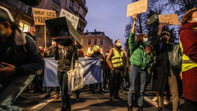 Журналисти излязоха на протест срещу закон във Франция