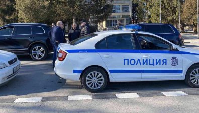 Полицията задържа бургазлия, склонявал момичета да проституират   