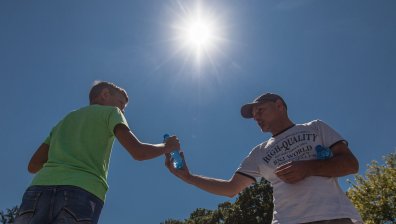 Посрещаме горещ вторник, краткотрайните валежи продължават