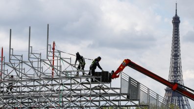 Франция обеща грандиозно откриване на Олимпиадата, полицията в Париж гони мигрантите