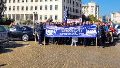 Медиците от протеста: Ръкопляскаха ни, когато мряхме като пилета, сега сме излишните бедни роднини