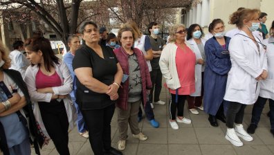 Протест на медици от ИСУЛ, искат Ковид-добавките да се включат в заплатите им