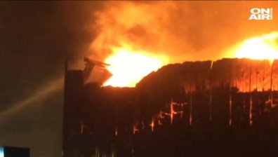 Пожар изпепели завод за бои в Северен Лондон