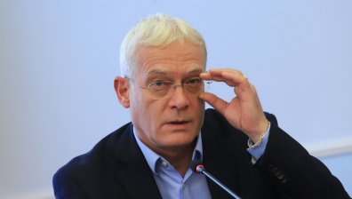 Шефът на НЗОК: Лъжа е, че не са изплатени парите за заетите на първа линия