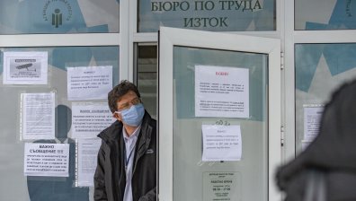 Започналите работа за поредна седмица са повече от новите безработни