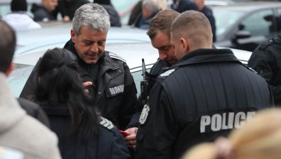 Шофьор удари стълб, спря тока на врачанско село и избяга