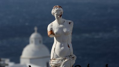 Нова серия силни трусове край Санторини