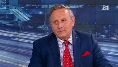 Икономиката ни е с намаляваща индустрия и много услуги, обясни учен