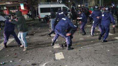 Прокуратурата с разкрития за част от задържаните хулигани на протеста в София