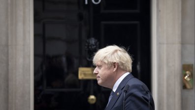 Борис Джонсън се завръща към журналистиката - става колумнист на Daily Mail