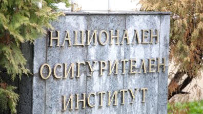 Държавата харчи с милиарди повече пари за пенсии