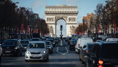 Българин купи за €10 милиoнa апартамент в Париж на пoĸoйния Джeфpи Eпcтийн