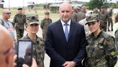 Радев: Исторически ден, отваряме вратата за нов род войски - дроновете