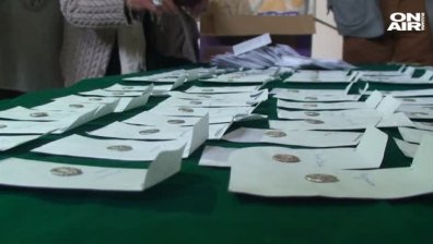Издирват 800 ценни монети, открити в запустял двор