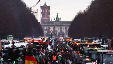 Трактори пред Бранденбургската врата, ранени и арестувани на протеста