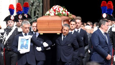 Италия се сбогува с незабравимия Берлускони, поискал е да бъде кремиран