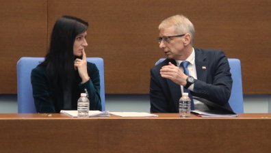 Денков и Габриел под прицел: Разменна монета за Шенген ли са мигрантите?