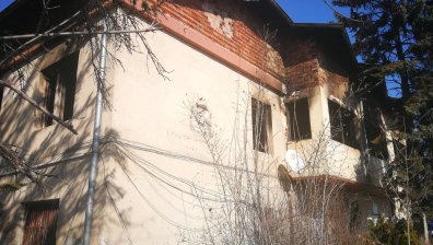 Пламна старата сграда на общината в Нови Искър (Обновена)