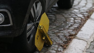 Украинец налетя да бие полицай в Слънчев бряг заради скоба на джипа му