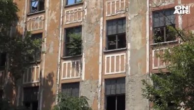 Министърът на културата Боил Банов спря събарянето на сградата на тютюневия склад в Пловдив