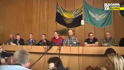 Проруските сепаратисти показаха на медиите задържаните международни наблюдатели 