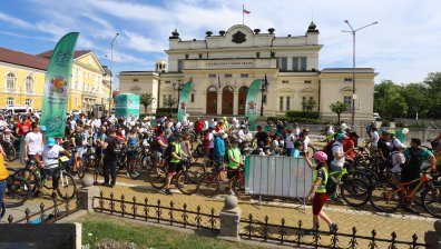 София е спорт: Над 1200 души участваха на полумаратон и велошествие в центъра на София