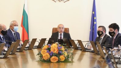 Служебният кабинет смени 25-ма областни управители, остави трима