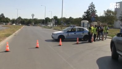 Протест и край "Дунав мост", граждани блокираха движението с коли
