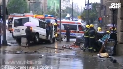 Двама загинали и 8 ранени след тежка катастрофа в Белград (+ВИДЕО)