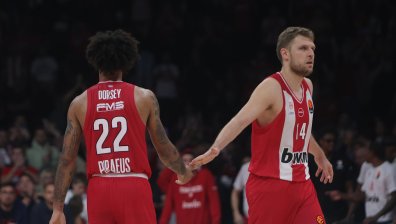 Александър Везенков продължава без грешка с "Олимпиакос"