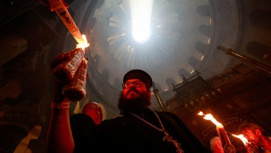 Благодатният огън слезе в църквата в Ерусалим