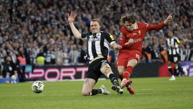 "Нюкасъл" срази "Ливърпул" и триумфира с Карабао Къп