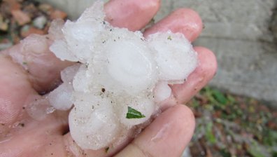 Градушка колкото орех удари Горна Оряховица, обявиха частично бедствено положение