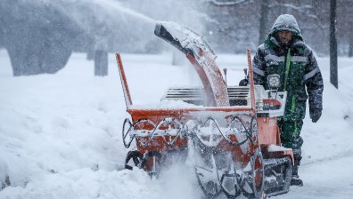 Студ и сняг сковаха Европа и причиниха купища проблеми