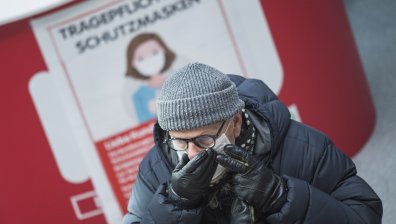 Лекари съветват: Щом маската ви стане влажна - сменете я!