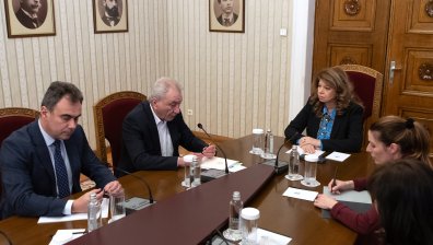 Йотова обсъди с КЗК мерки срещу икономическите ефекти от конфликта в Близкия изток