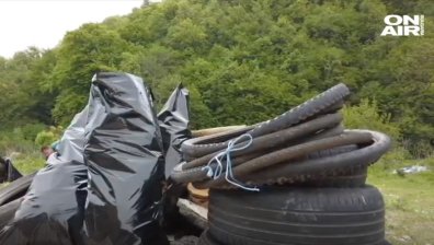 Един тон отпадъци бяха събрани при почистването на Стара река от Пещера до град Батак