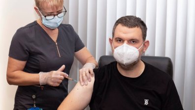 Пеевски си сложи трета доза: Ваксинацията е единственото средство срещу вируса