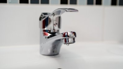 МРРБ спря поскъпването на водата в градовете с държавни ВиК оператори