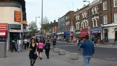 Българите и румънците във Великобритания с 26% повече през юни