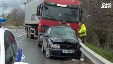 Катастрофа с камион край Шумен, двама души са пострадали